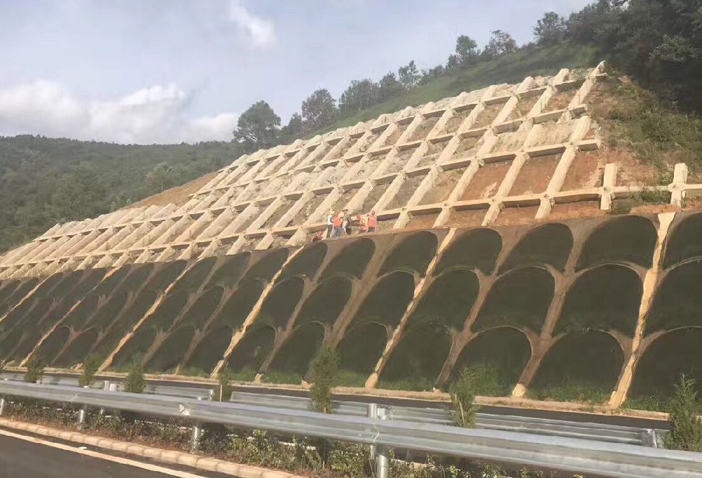安寧市縣一級公路縣少段安全設施及綠化工程